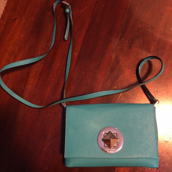 kate spade Handbags - Small Kate Spade cross body bag